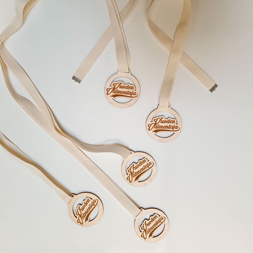 Wooden medal with own logo and text